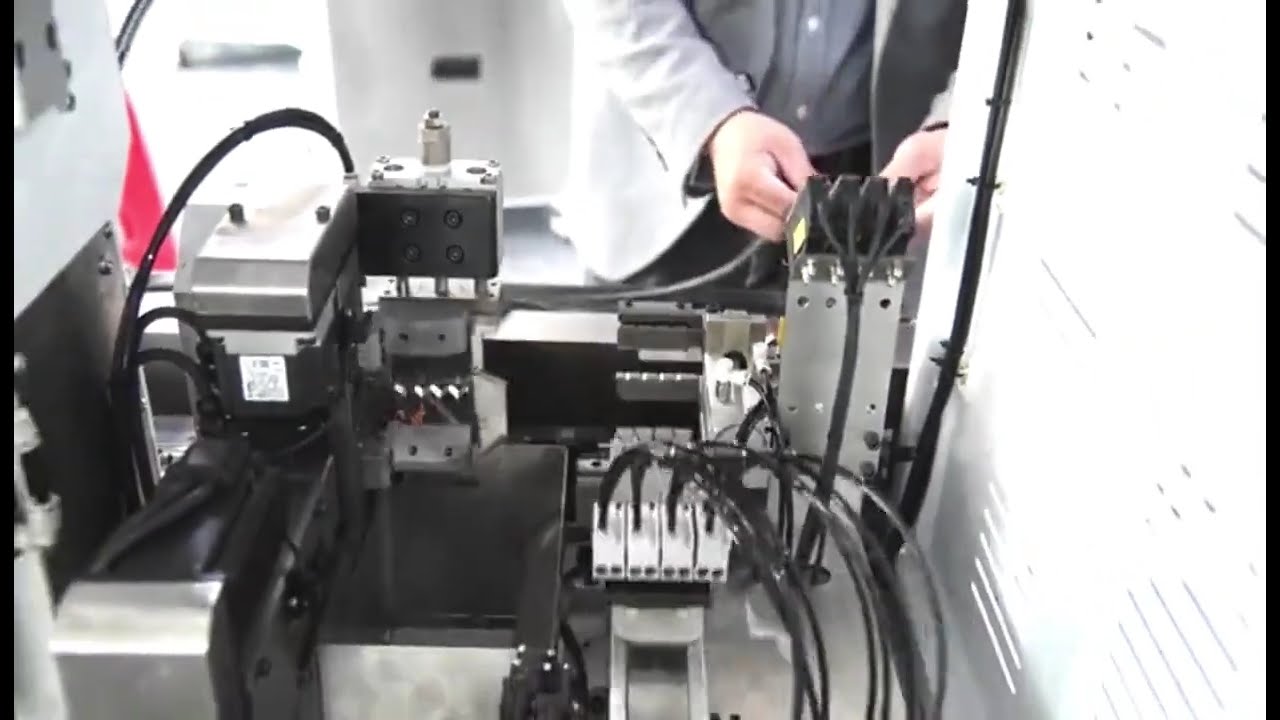 Four Core Sheathed Power Cord Stripping and Crimping